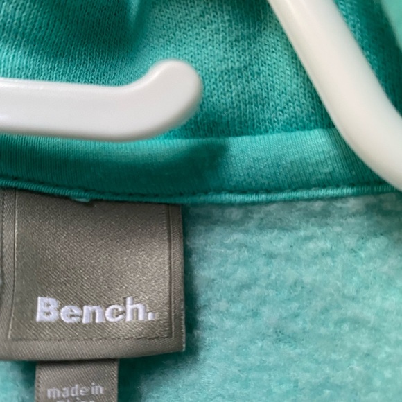 Girls Bench sweater, little wear on sleeve - Picture 3 of 4